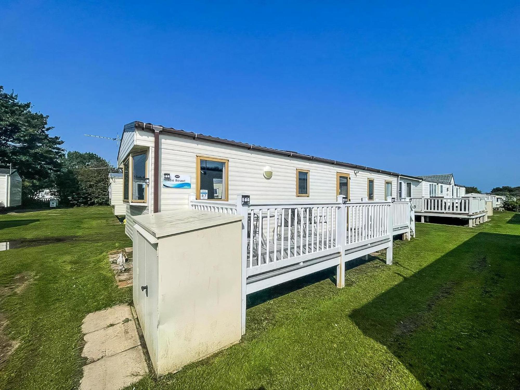 8 Berth Caravan With Decking At Sunnydale In Lincolnshire Ref 35087S Louth  Exterior photo