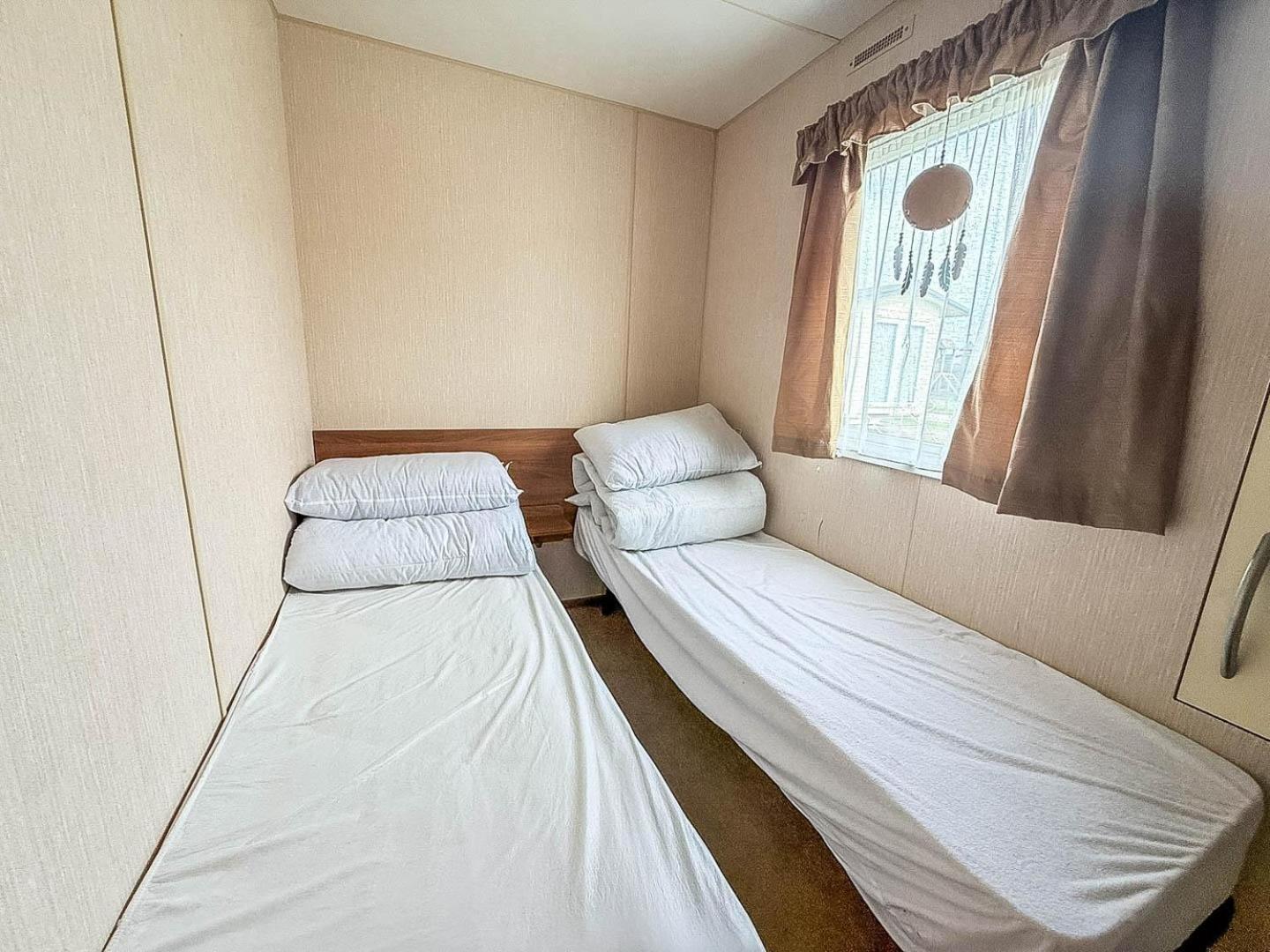 8 Berth Caravan With Decking At Sunnydale In Lincolnshire Ref 35087S Louth  Exterior photo