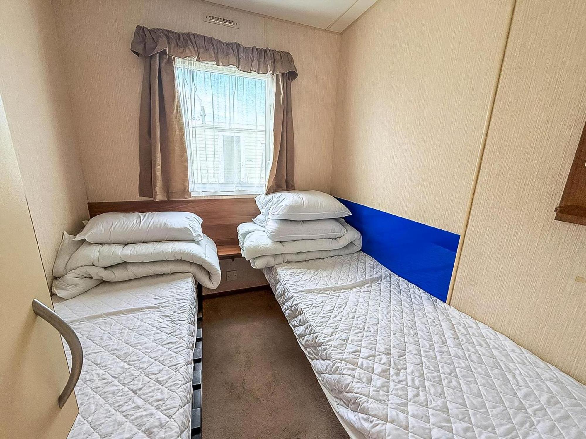 8 Berth Caravan With Decking At Sunnydale In Lincolnshire Ref 35087S Louth  Exterior photo